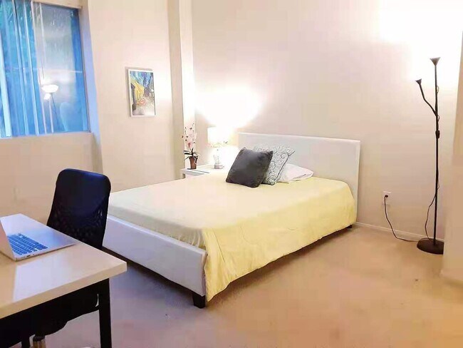 Foto del edificio - 1561 S Barrington Ave