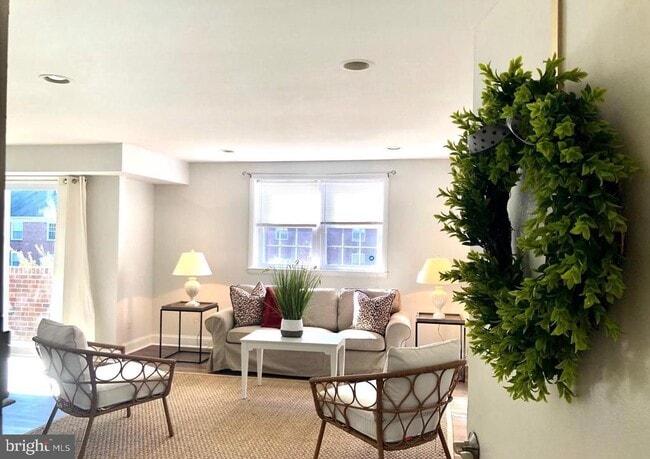 Building Photo - 345 Homeland Southway