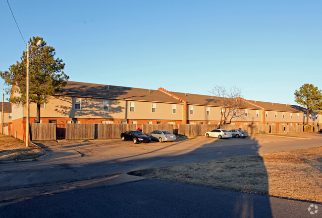 Building Photo - Holiday Townhouses