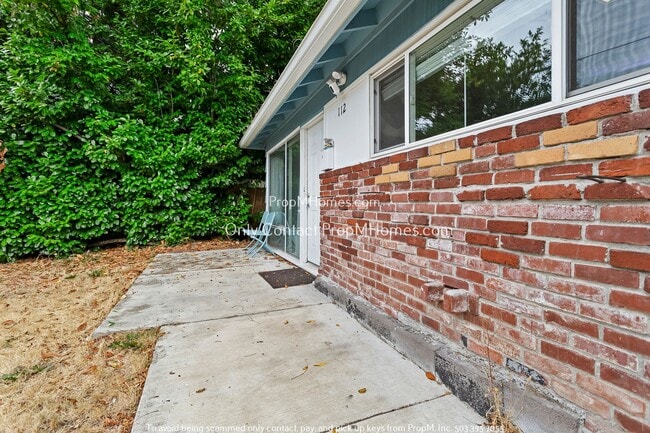 Building Photo - 112 SE 78th Ave