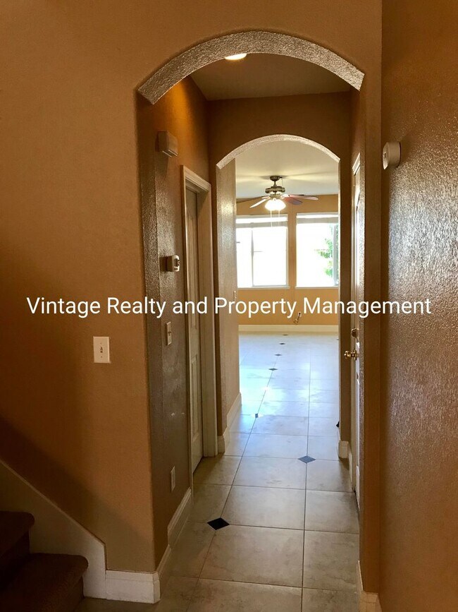 Foto del edificio - Available Now!!Top Of The Line 4 Bedroom Two Story Home!!!