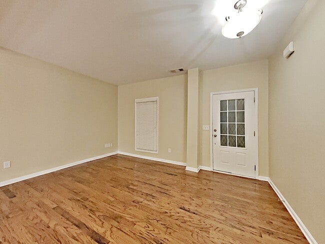 Building Photo - 537 Crestmont Lane