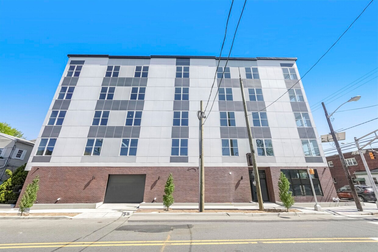 Primary Photo - 30-32 McAdoo Ave