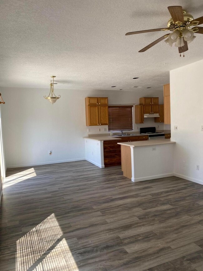Building Photo - 1412 Stone Canyon Rd NE