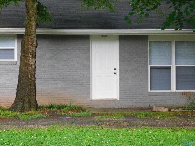 Building Photo - 314 Harolds Dr NW