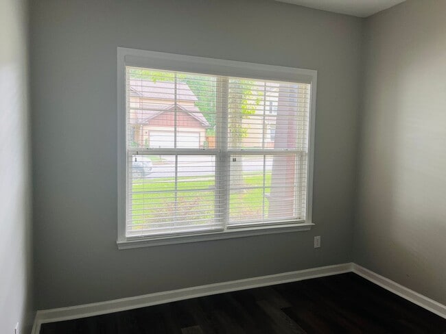 Building Photo - Wow! Beautiful 3 bedroom 3 bathroom home i...