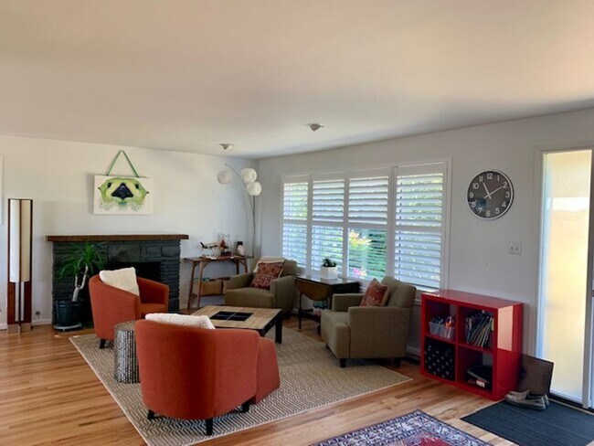 Foto del edificio - Spacious 4 Bedroom Magnolia Home Available June 12th