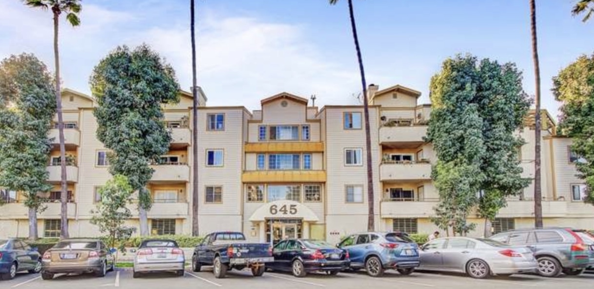 Chestnut Villas Condos - 645 Chestnut Ave