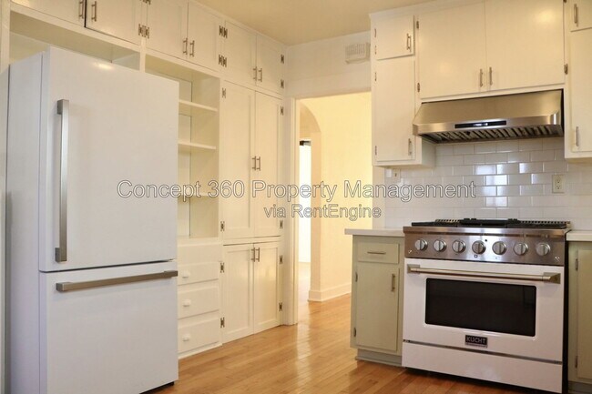 Building Photo - 4727 E Colorado St