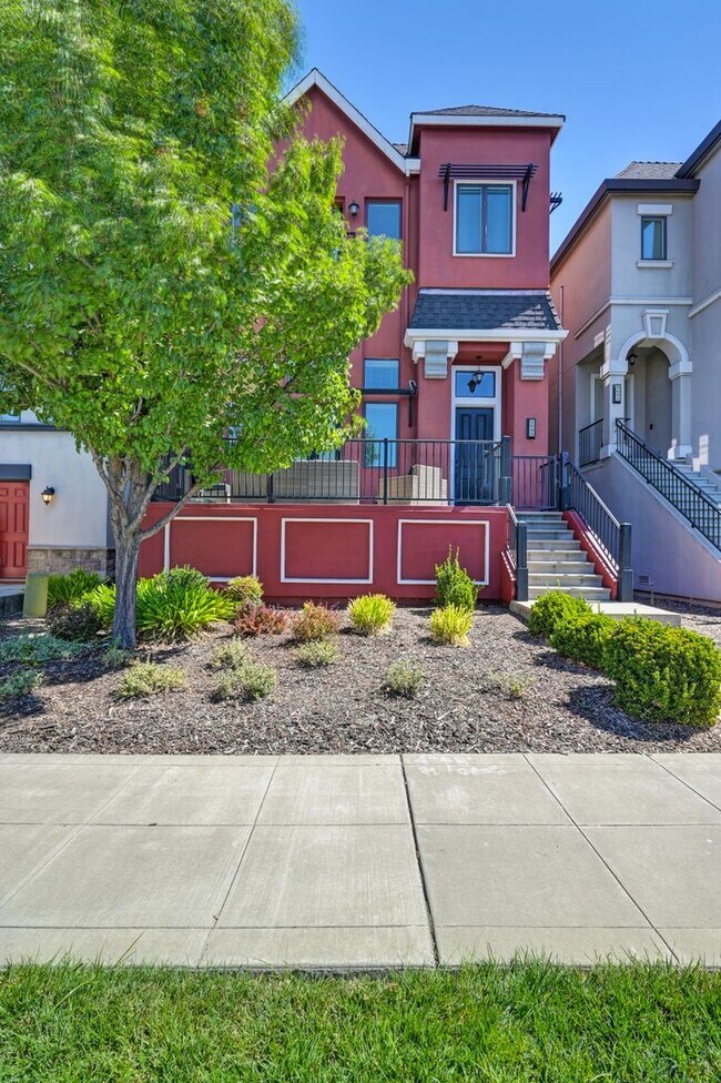 Foto del edificio - 3 bedroom | 2.5 bathroom | Crocker Village Brownstone