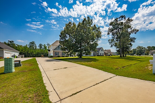 Building Photo - 150 Finch Ln