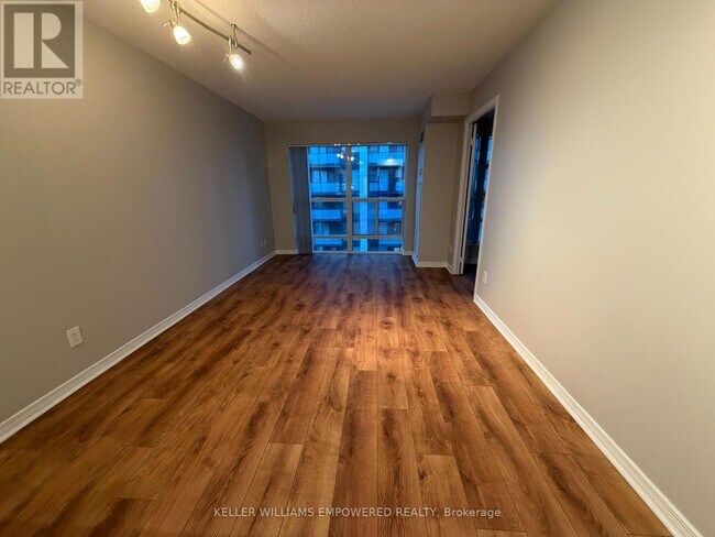 Photo du bâtiment - 185 Oneida Crescent