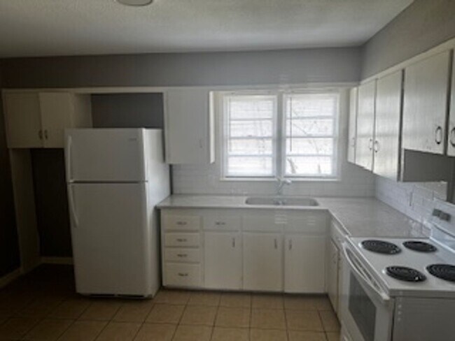 Building Photo - 4158 Russell Ave