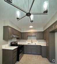 Building Photo - 405 S Kroeger St