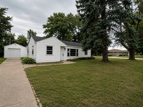 Building Photo - 518 16th Ave