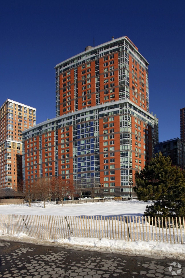 Building Photo - The Solaire