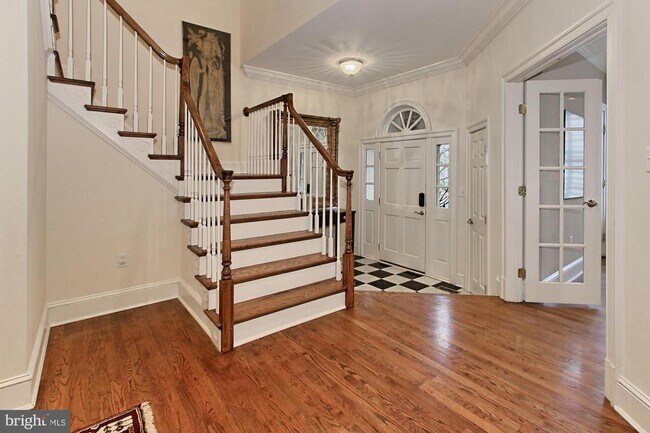 Foto del edificio - 2018 Mayfair McLean Ct