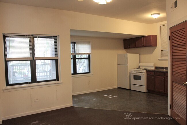 Foto del edificio - 2254 N Southport Ave