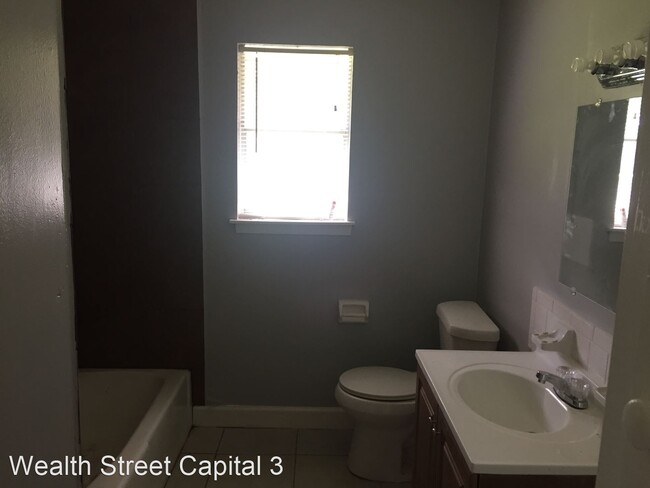 Building Photo - 3 br, 1.5 bath House - 116 Oak St