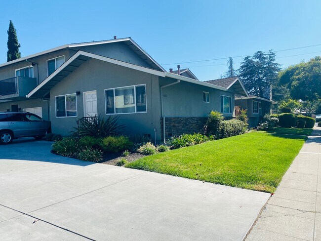Foto del edificio - 1667 Whitwood Ln