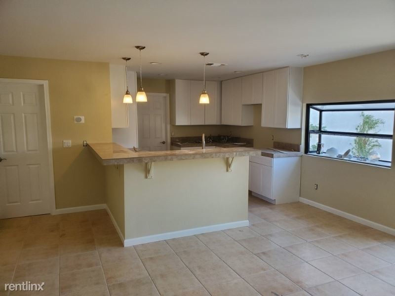 Primary Photo - 78580 Ave 42