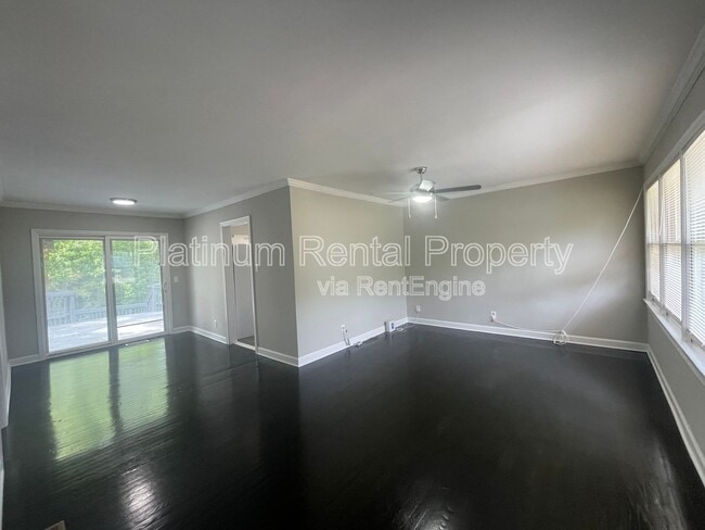 Foto del edificio - 3485 Maplehurst Dr