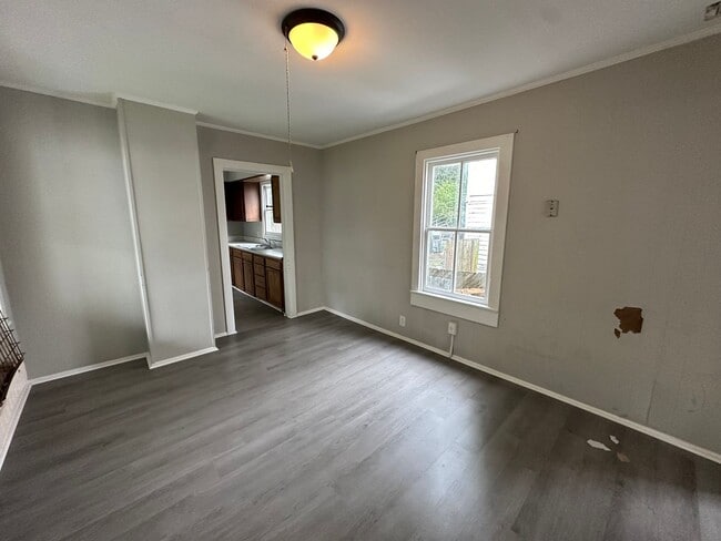 Building Photo - Spacious 3 Bedroom Home with Bonus Rooms & Pantry