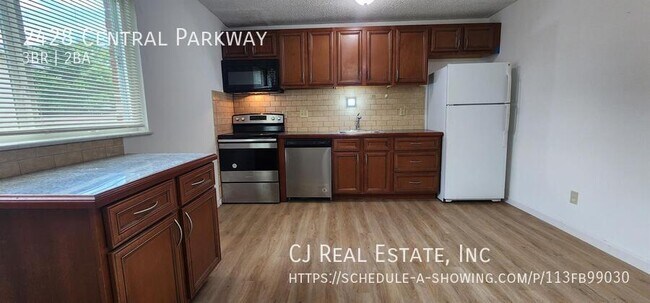 Foto del edificio - 2428 Central Pkwy Dr