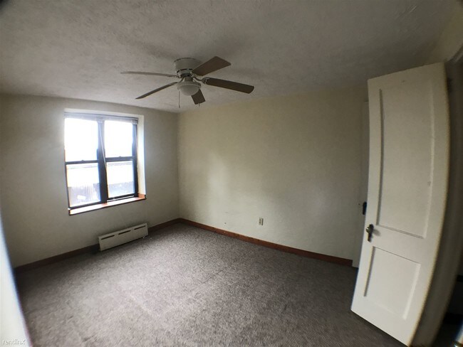 Foto del edificio - 1 br, 1 bath Apartment - 3310 Brownsville Rd