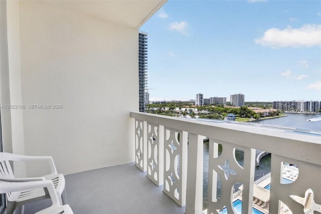 Building Photo - 1817 S Ocean Dr