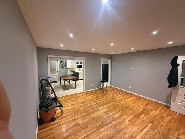 Building Photo - 133 Moriches Ave