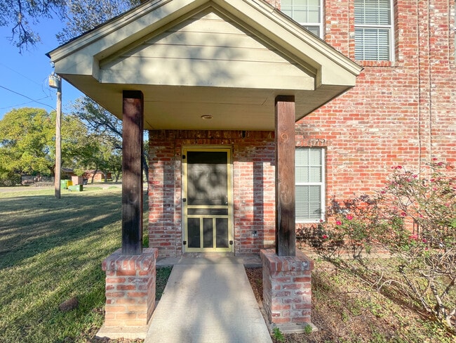 Building Photo - 506 3rd St