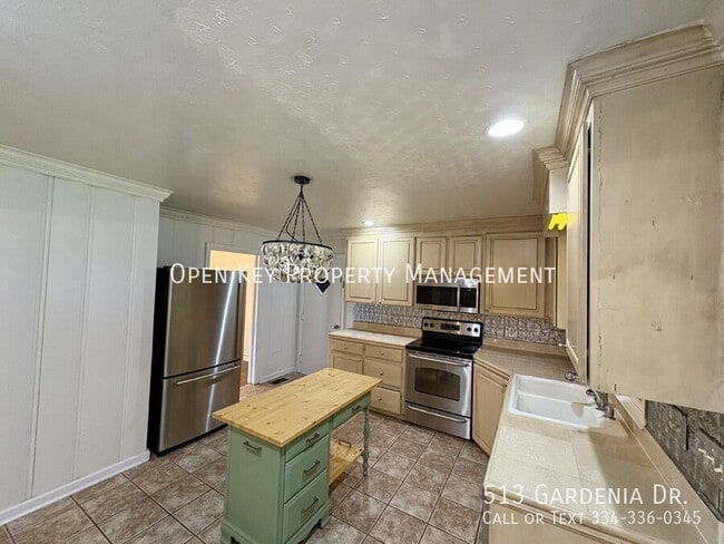 Building Photo - 513 Gardenia Dr