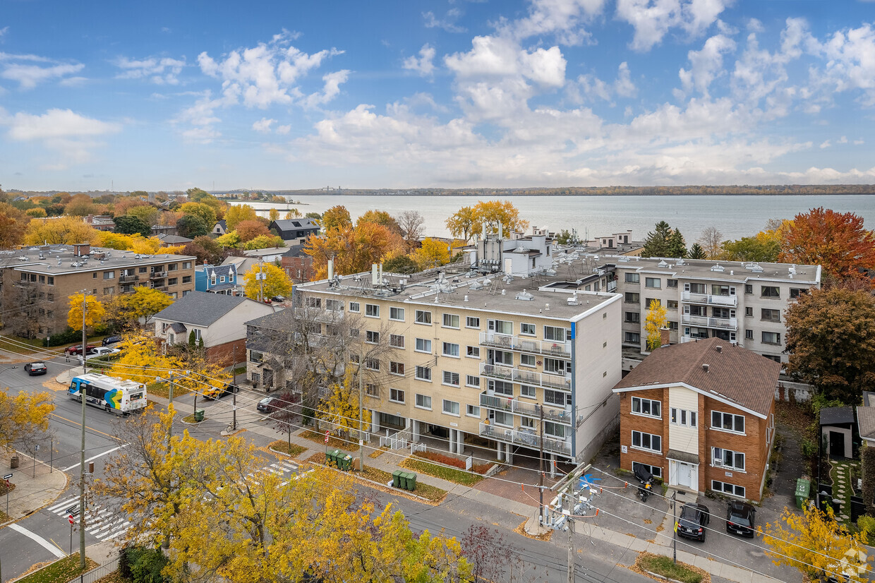 Aerial Photo - 4335 Rue Broadway