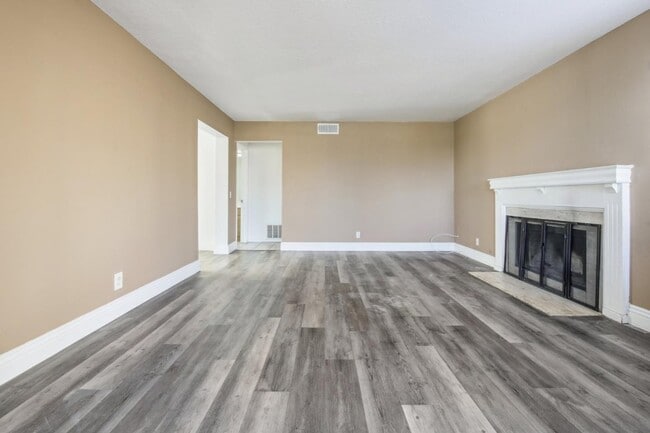 Foto del edificio - 3283 Braemar Ln