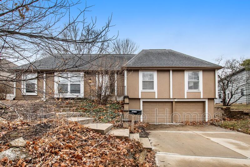 10132 Bluejacket Dr, Overland Park, KS 66214 House Rental in Overland