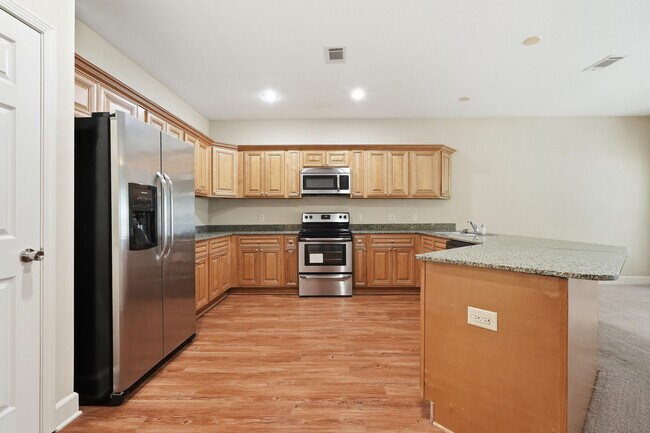Foto del edificio - 503 Arbor Lake Dr