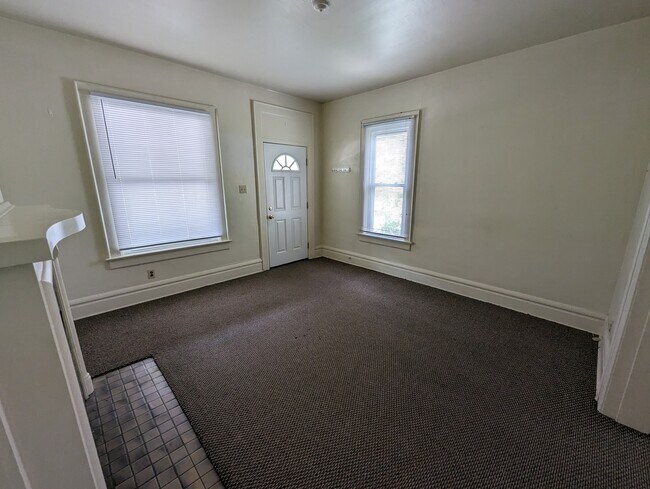 Sala de estar - 2290 Indiana Ave