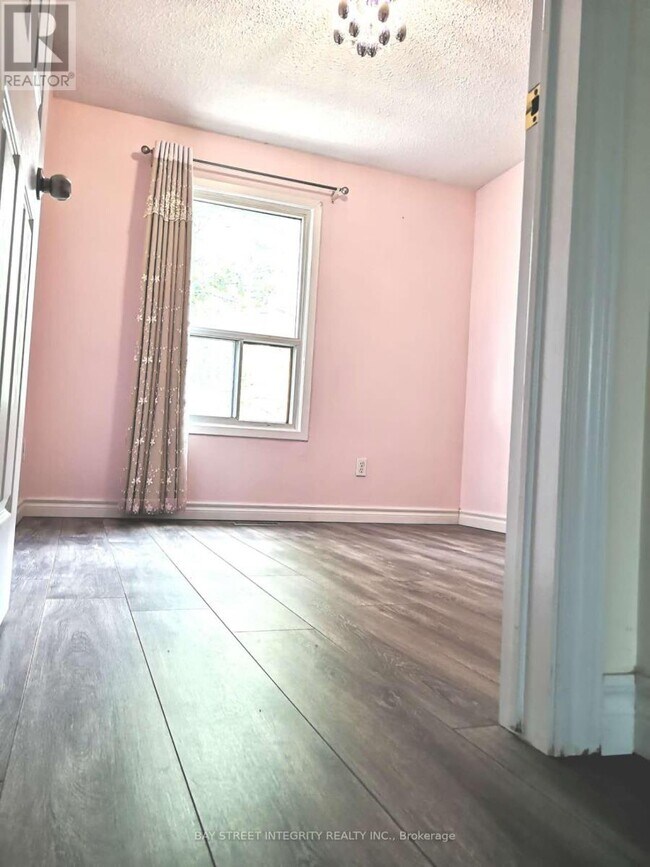 Photo du bâtiment - 1131 Sandhurst Cir