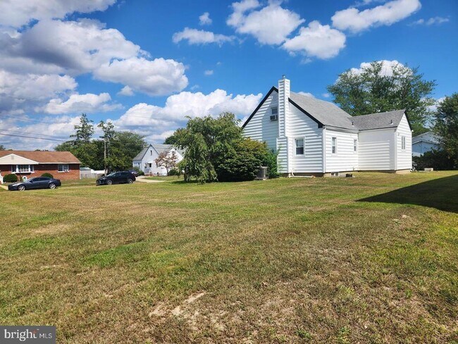 Building Photo - 122 Cornell Rd