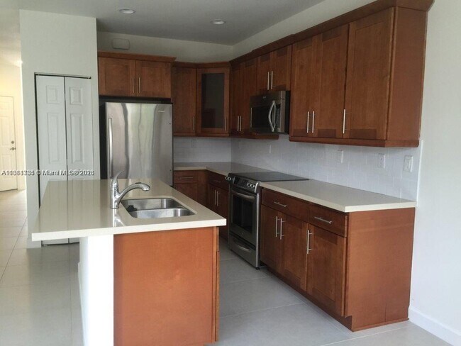 Foto del edificio - 6055 NW 104th Ct
