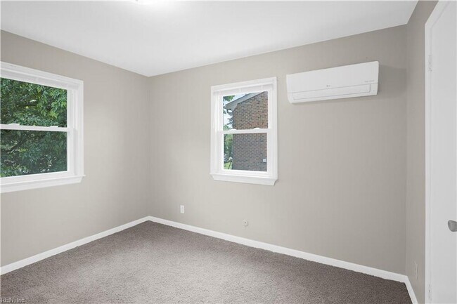 Building Photo - 2-Bedroom Duplex