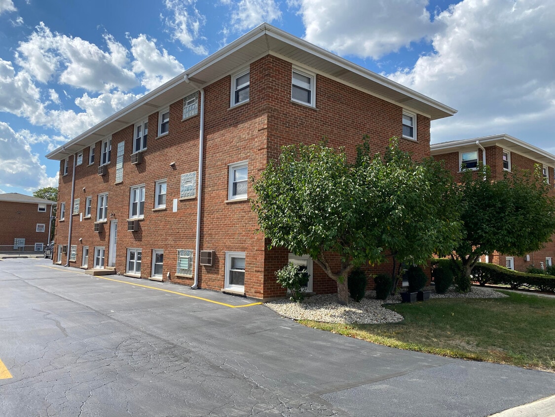 All Brick Building - 6148 Willow Creek Dr