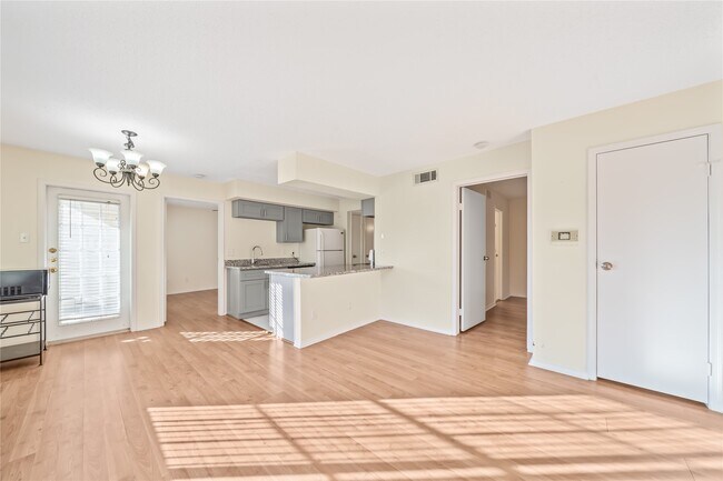 Foto del edificio - 2750 Holly Hall St