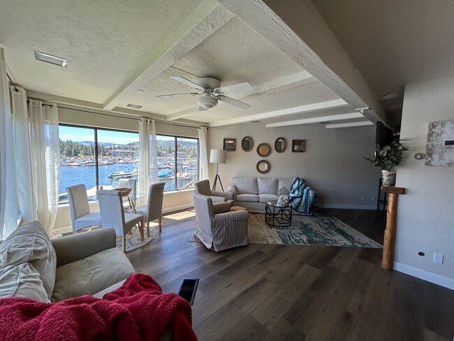 Building Photo - 3 bedroom w/Garage Tahoe Keys Townhome wit...