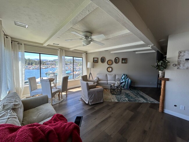 Building Photo - Tahoe Keys Townhome with Beautiful Views f...