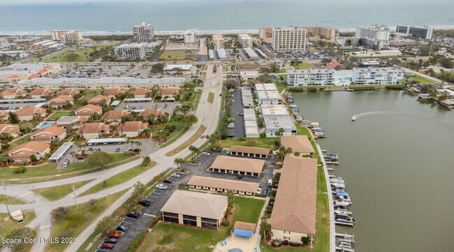 Foto del edificio - 325 S Banana River Blvd