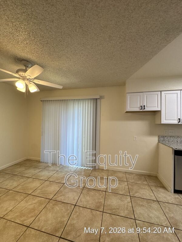 Foto del edificio - 806 Monarch Cir