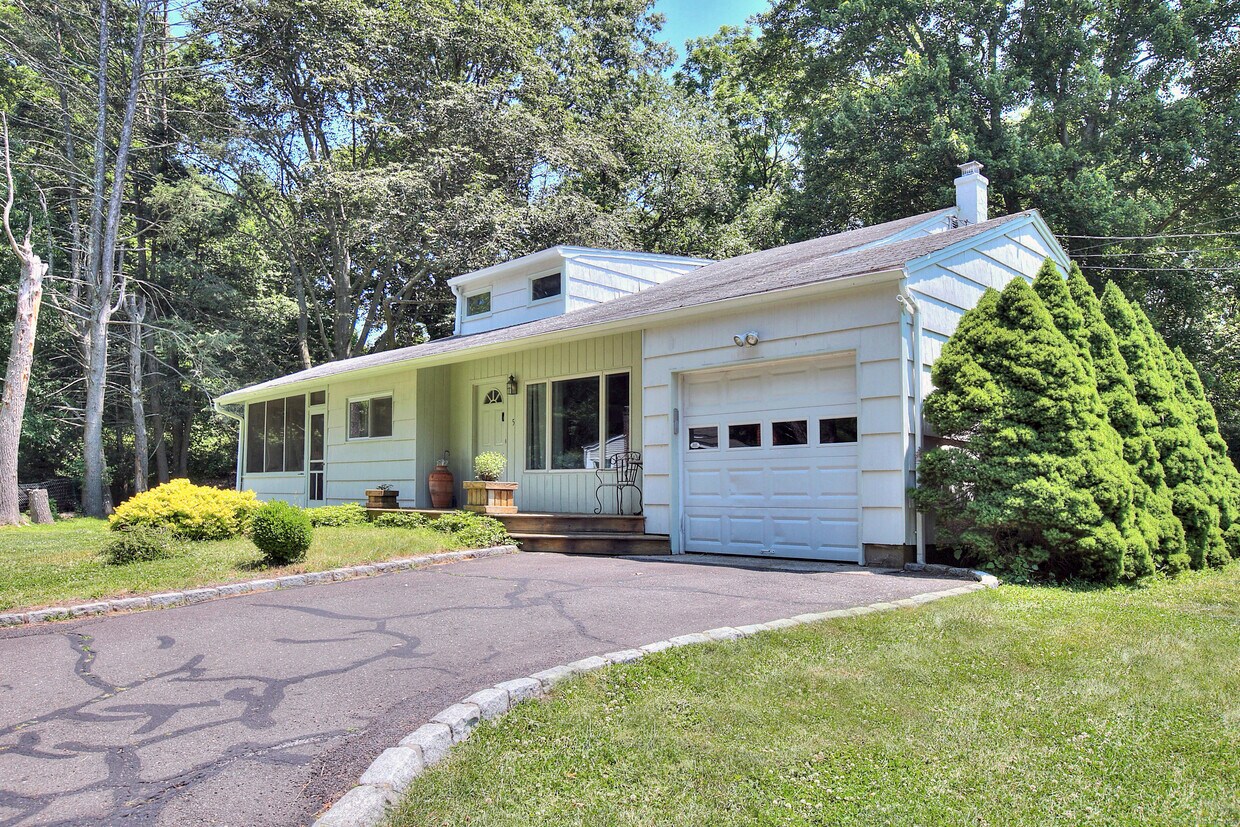 5 Guyer Rd, Westport, CT 06880 House Rental in Westport, CT