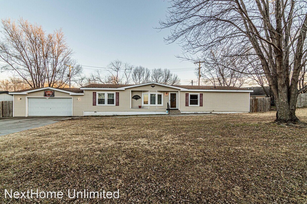 Primary Photo - 3 br, 2 bath House - 2107 Elmdale Ave.